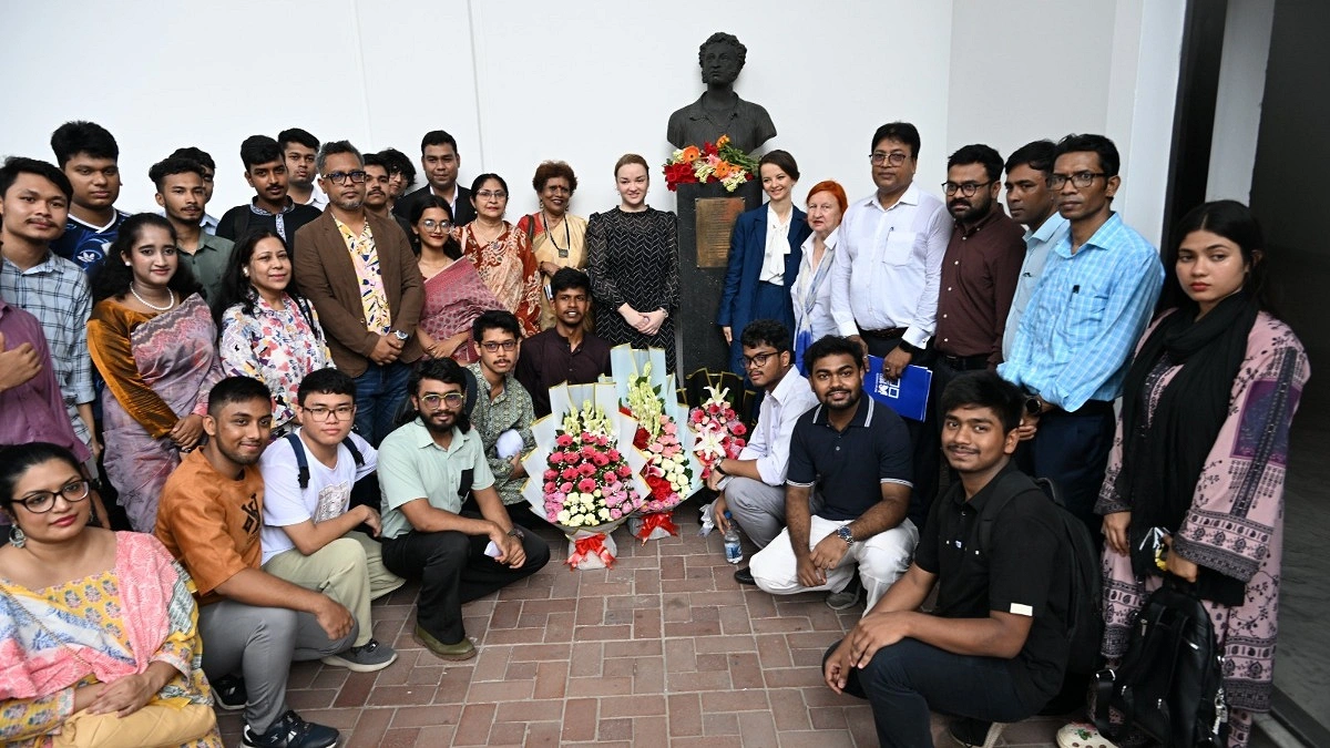 জন্মবার্ষিকী উপলক্ষে রুশ কবি পুশকিনকে স্মরণ