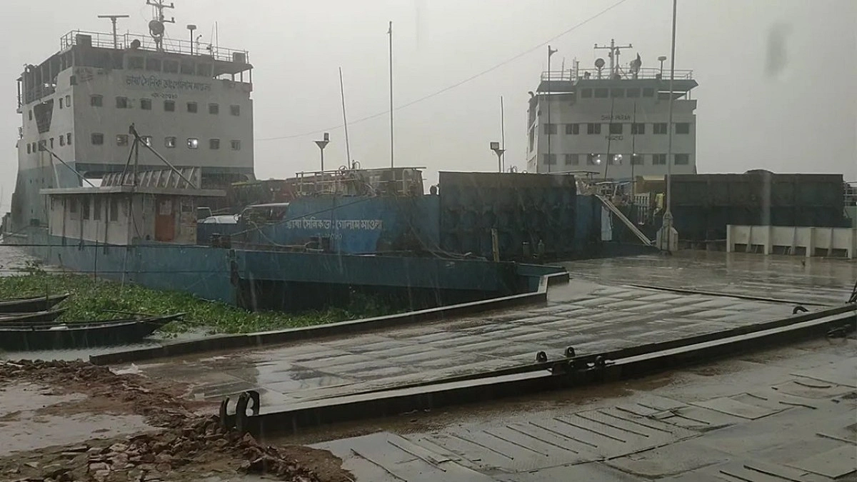 দৌলতদিয়া-পাটুরিয়া নৌ রুটে ফেরি চলাচল বন্ধ