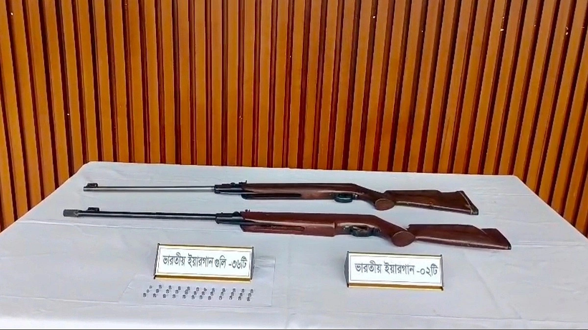 বড়লেখা সীমান্তে দুই ভারতীয় এয়ারগানসহ গুলি জব্দ