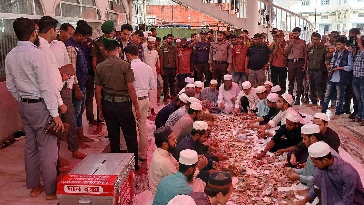 শাহজালাল মাজারে প্রথা ভেঙে গণনা, মিলল সাড়ে ১৭ লাখ টাকা