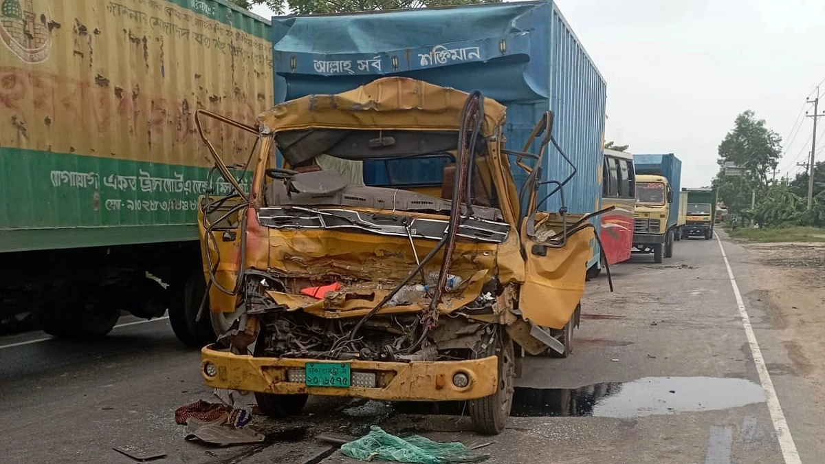 চৌদ্দগ্রামে সড়ক দুর্ঘটনায় কাভার্ডভ্যান চালক নিহত