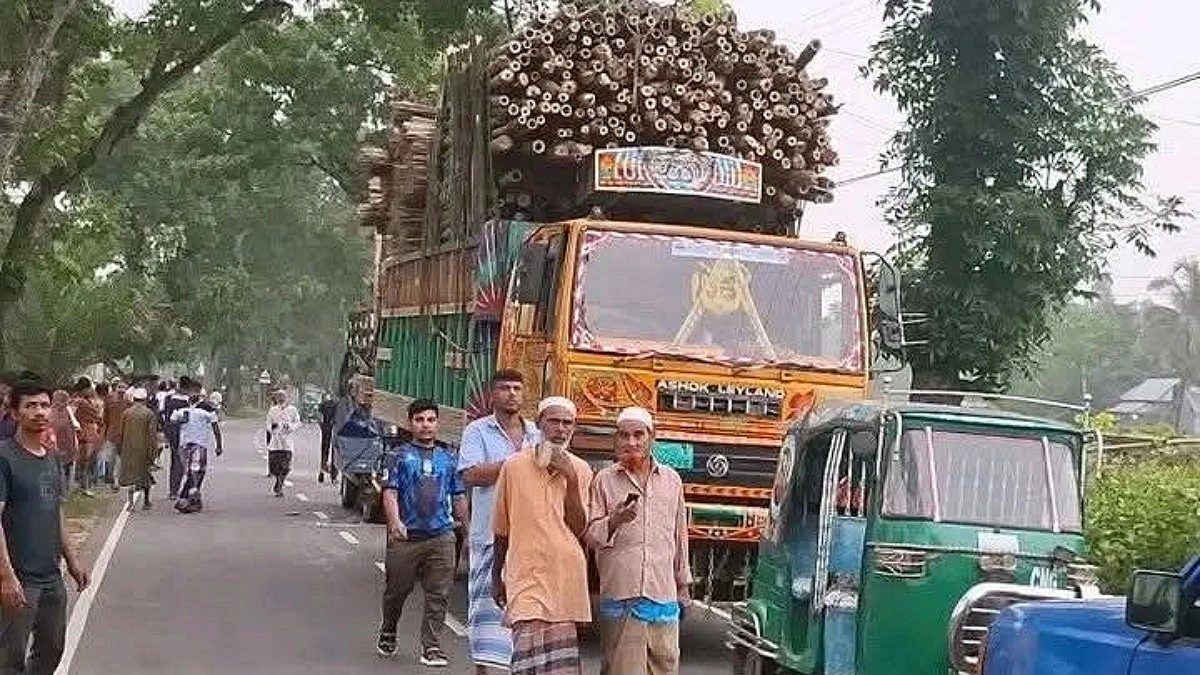 টাঙ্গাইলে দাঁড়িয়ে থাকা ট্রাকে পিকআপ ভ্যানের ধাক্কা, নিহত ৪