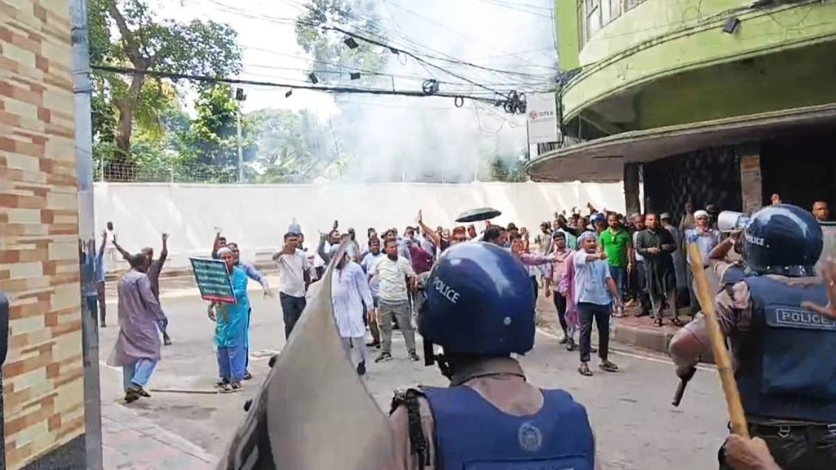 নতুন চেয়ারম্যানের বিরুদ্ধে আন্দোলনে নেমে মার খেলেন গ্রাহকরা