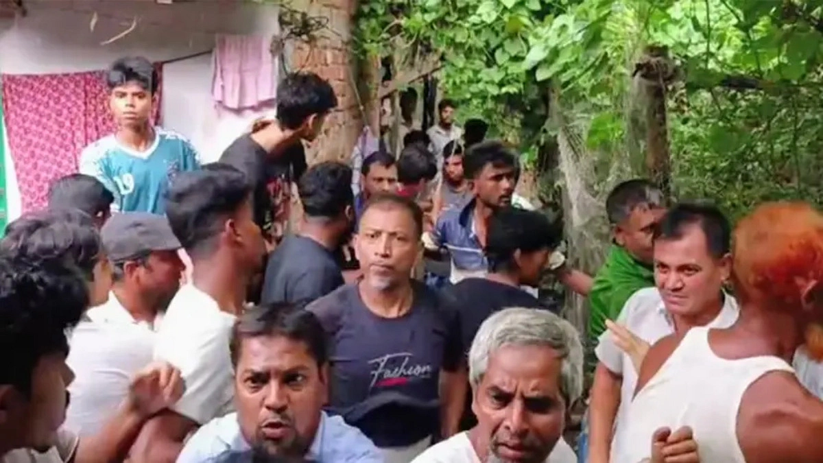 বাবার বাড়ির কবরস্থানে দাফন হলো না মেয়ের