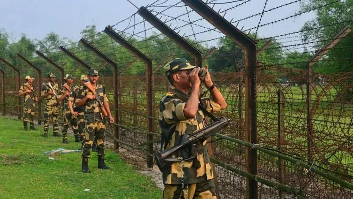 বাংলাদেশে ঠেলে দেওয়ার চেষ্টা, বেনাপোল সীমান্তে কী হচ্ছে