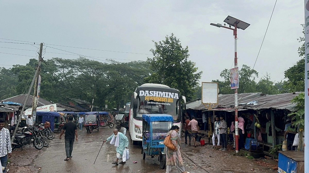 বাউফলে বাস সিন্ডিকেটে ভোগান্তি যাত্রীদের