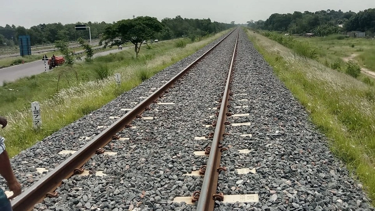 শিবচরে রেললাইনে কাটা পড়ে বৃদ্ধার মৃত্যু