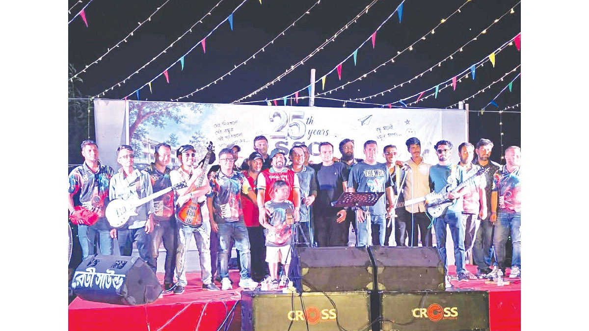 ২৫ বছর পর দেখা বন্ধু কী খবর বল?