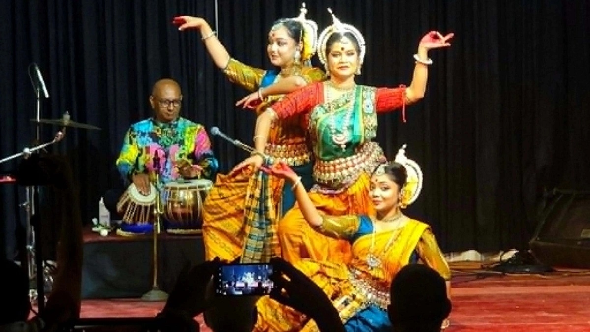 তবলাট্রনিক আর ওড়িশী নৃত্যে এক মোহময় সন্ধ্যা