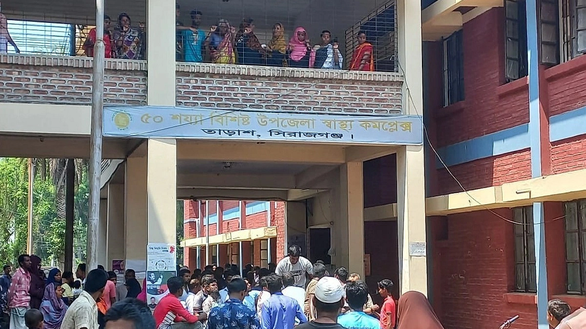 জনবল সংকটে খুঁড়িয়ে চলছে তাড়াশ স্বাস্থ্য কমপ্লেক্স