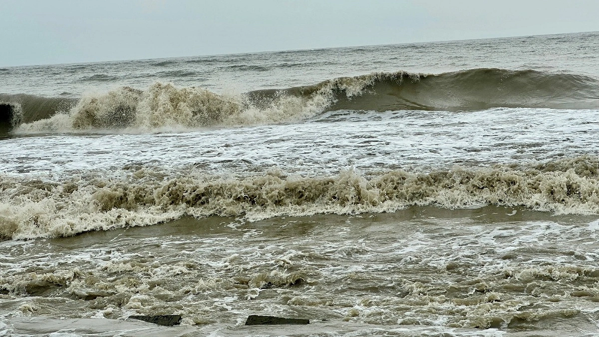 উত্তাল সাগর, পায়রা বন্দরে ৩ নম্বর সতর্কসংকেত
