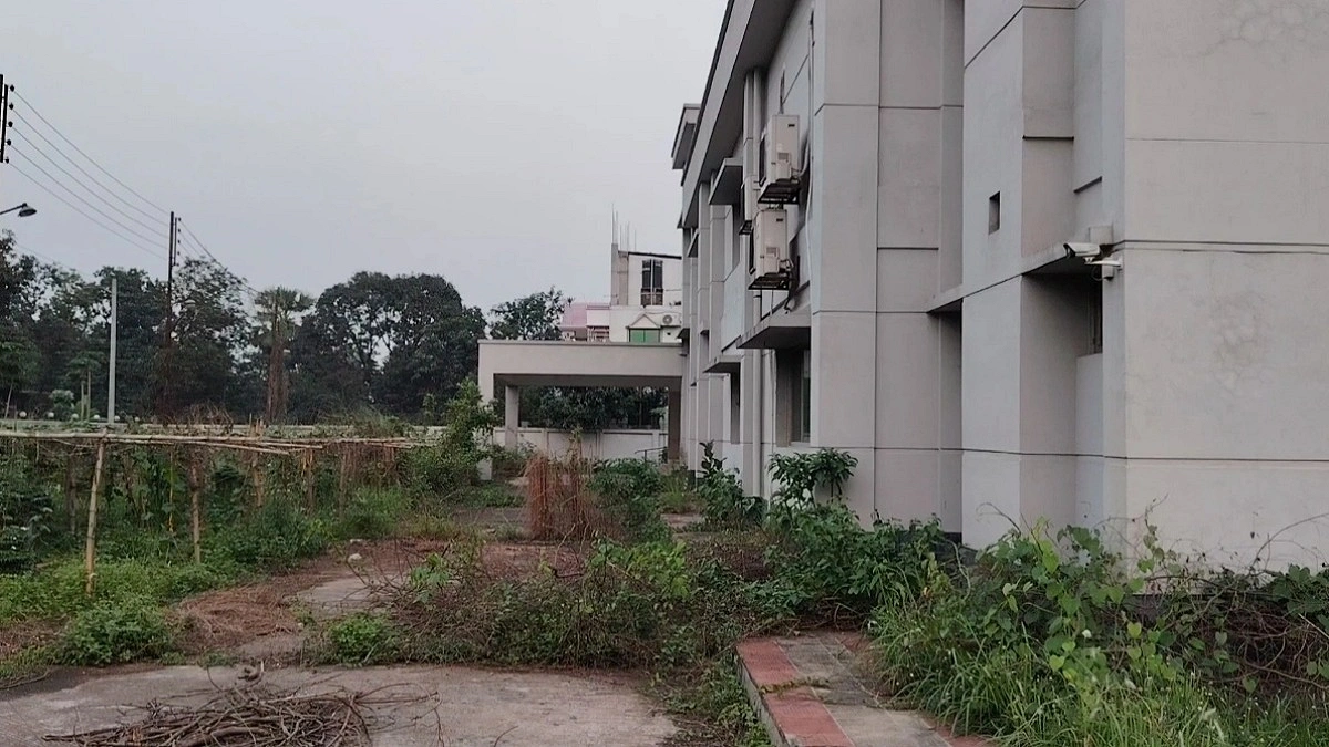 ১৮ কোটির হাসপাতাল এখন সাপ-শিয়ালের বাসা