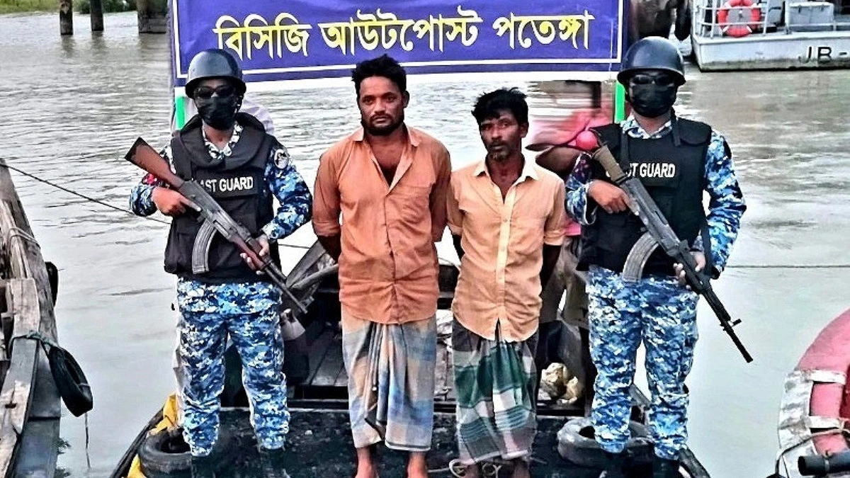 বিদ্যুৎকেন্দ্রের এক টন কয়লা মিলল কাঠের নৌকায়, গ্রেপ্তার ২
