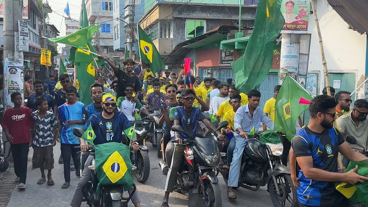 ব্রাজিলের হলুদ-সবুজে ছেয়ে গেছে বাগেরহাট