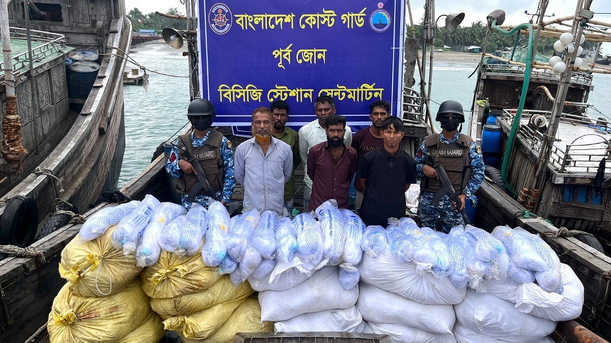 সেন্টমার্টিনে সাড়ে ২১ লাখ মিটার কারেন্ট জাল জব্দ, আটক ৬