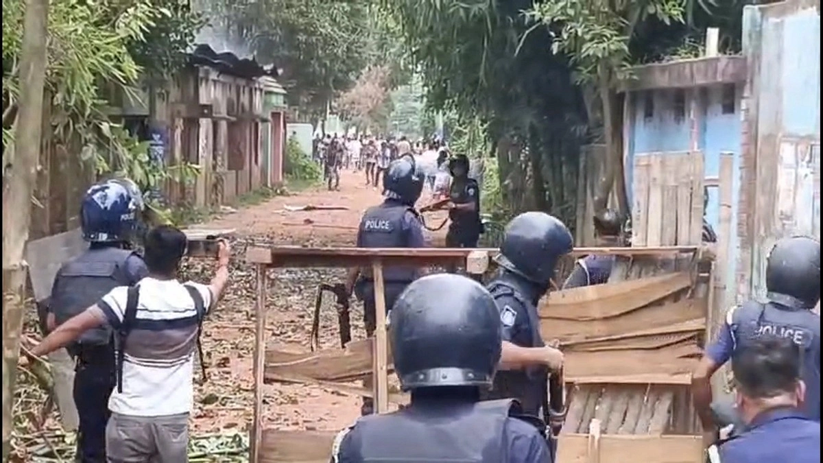 দোকানের জায়গা নিয়ে সংঘর্ষ, টেঁটাবিদ্ধসহ আহত ২০