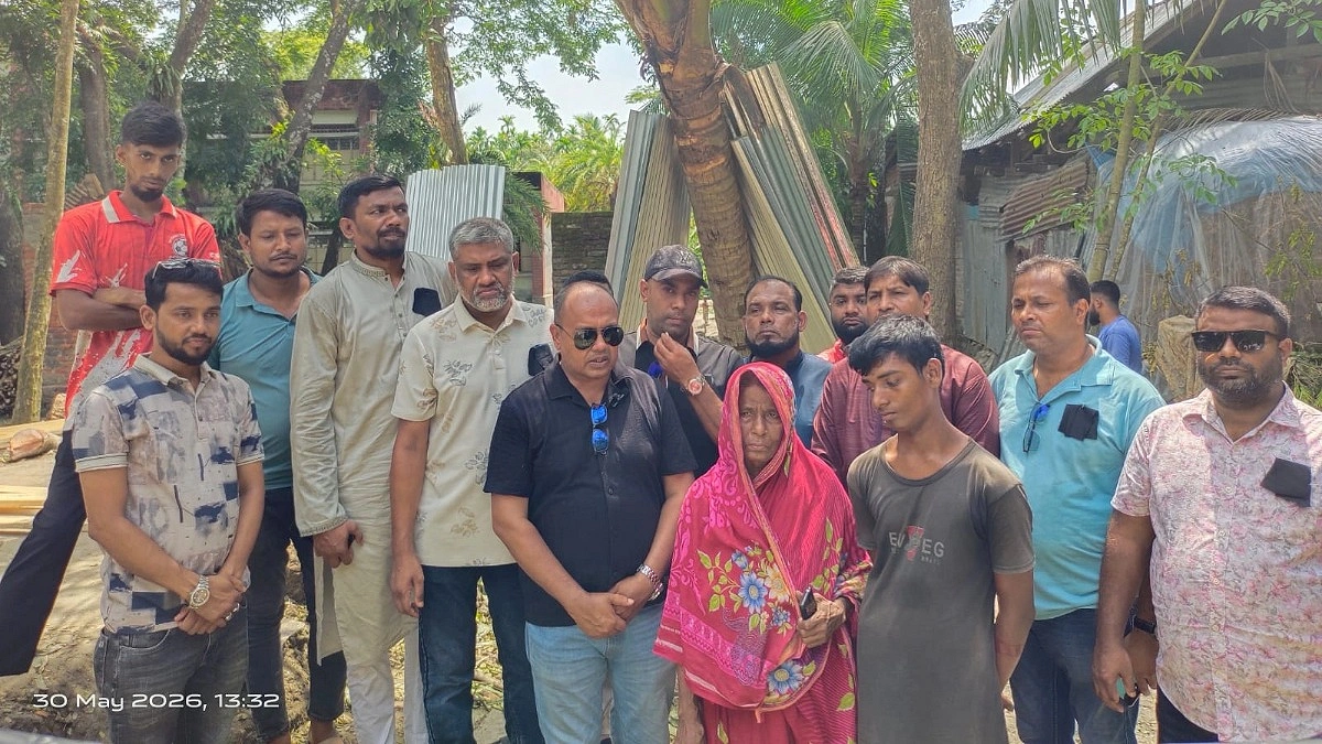 ঝড়ে ক্ষতিগ্রস্ত ১৯ পরিবারের ঘর পুনর্নির্মাণ করে দিল যুবদল