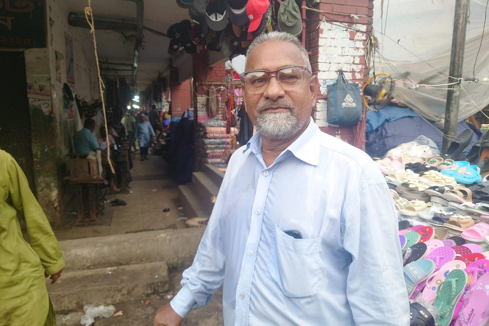 ক্রেতা আবুল হোসেন গোলাম