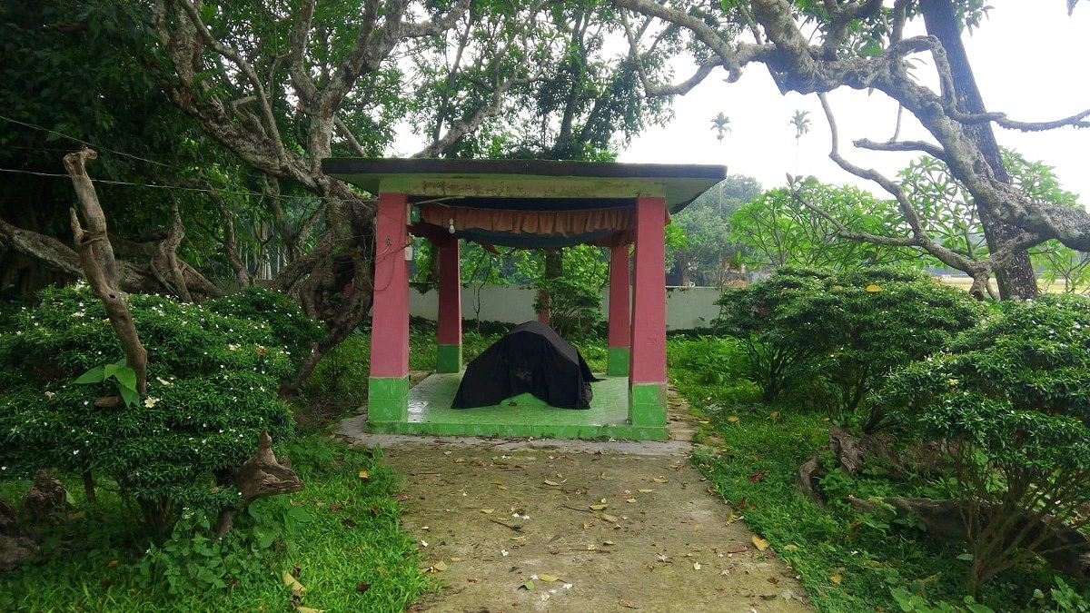 ইতিহাসে অমর ফিরোজ-সখিনার প্রেম, সরকারি উপেক্ষায় অবহেলিত সমাধি