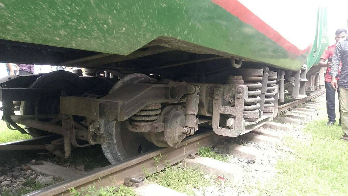 বগি লাইনচ্যুত, ময়মনসিংহ-জামালপুর রুটে ট্রেন বন্ধ