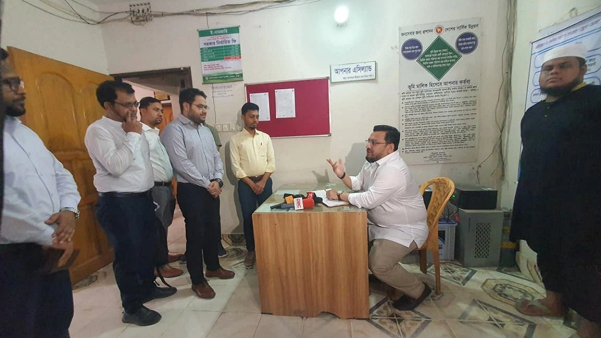 হঠাৎ আমিনবাজার ভূমি কার্যালয়ে প্রতিমন্ত্রী, পেলেন নানা অনিয়ম