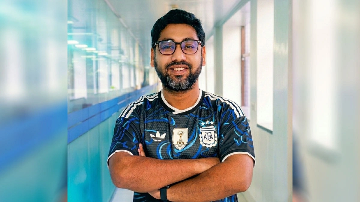মেসি ম্যাজিক ও ম্যারাডোনার উত্তরাধিকার : বাংলাদেশের নীল-সাদা উন্মাদনার গল্প