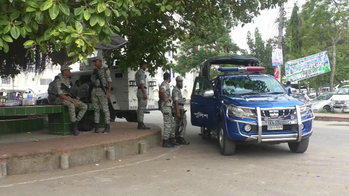 আওয়ামী লীগের প্রতিষ্ঠাবার্ষিকী ঘিরে গোপালগঞ্জে ব্যাপক টহল, গ্রেপ্তার ৬