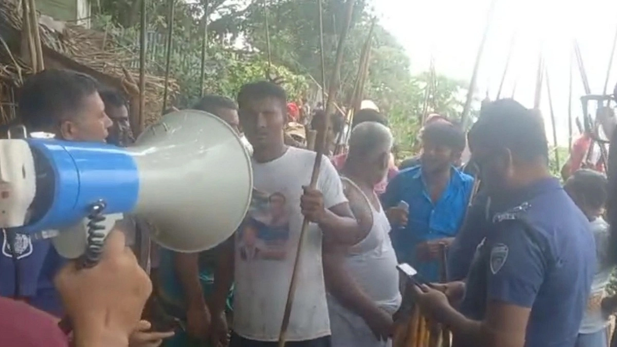 কুমিল্লায় চর দখল নিয়ে টেঁটা যুদ্ধ, আহত অন্তত ৪০