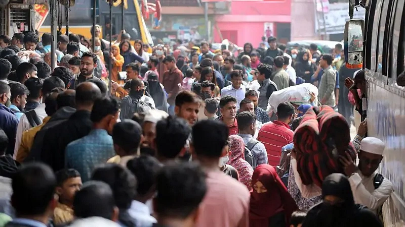 বাস টার্মিনালগুলোর আশপাশে ব্যাপক যানজট তৈরি হতে দেখা যায় (ফাইল ছবি)