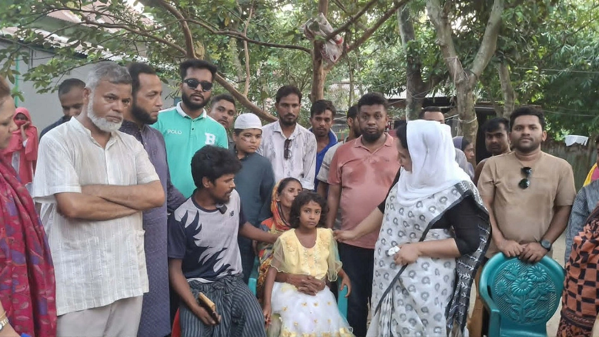 ট্রেন দুর্ঘটনায় নিহত মা-ছেলের পরিবারের পাশে এমপি নিশিতা