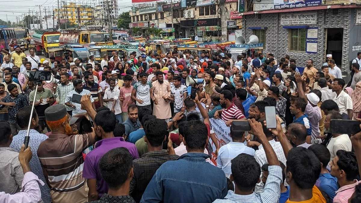 বকেয়া পরিশোধের দাবিতে অলিম্পিক সিমেন্ট শ্রমিকদের ভুখা মিছিল