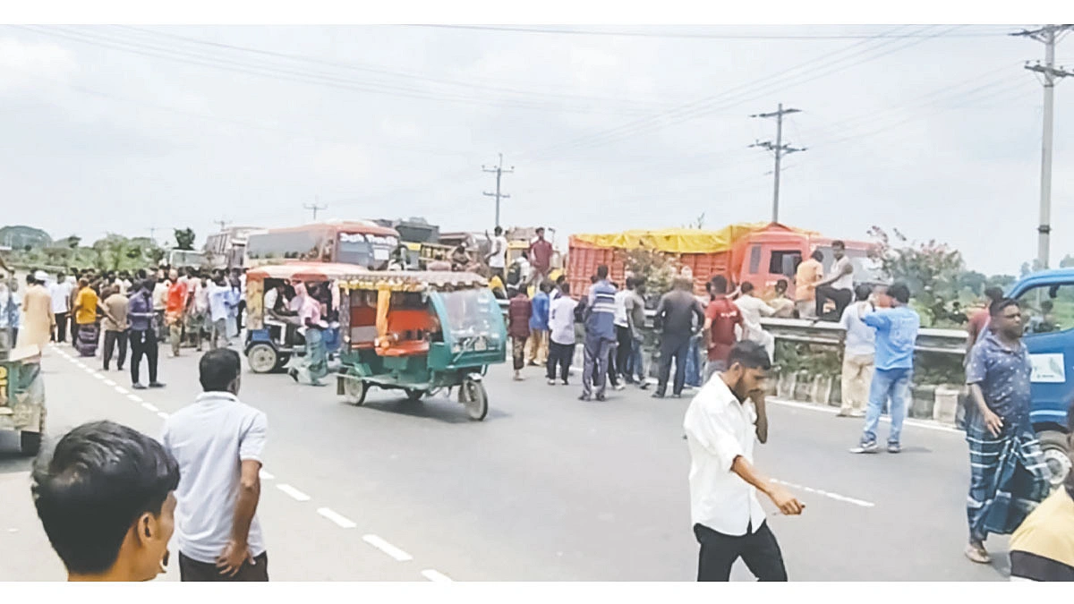 ১৩১ কোটির সেতুতে চলে না ভারী যান