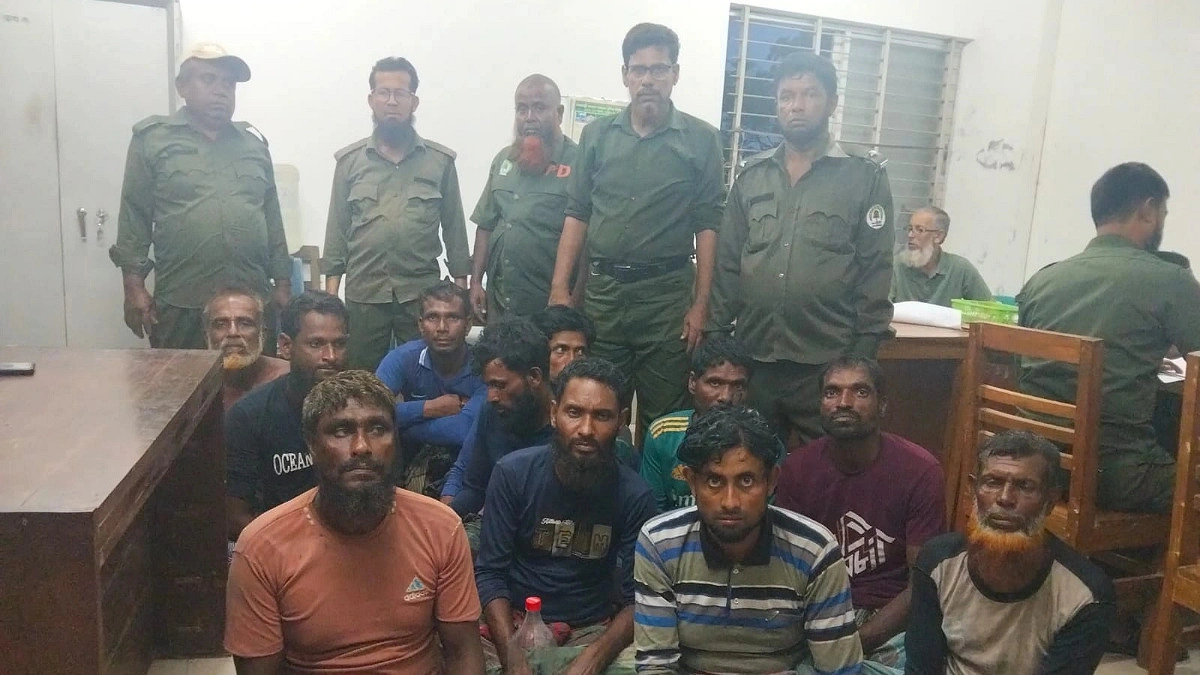 নিষেধাজ্ঞা অমান্য করে সুন্দরবনে মধু আহরণ, ১১ মৌয়াল গ্রেপ্তার