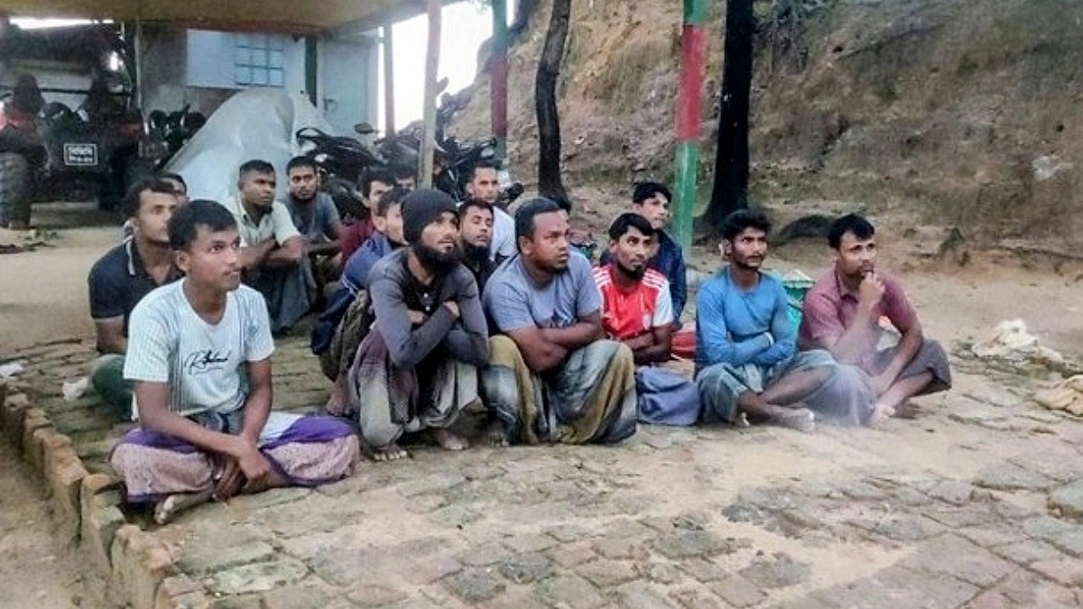 ক্যাম্পের বাইরে মাছ ধরতে গিয়ে উখিয়ায় ১৯ রোহিঙ্গা আটক