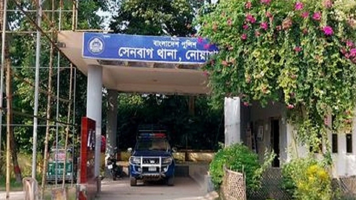 স্কুলে চকলেটে প্রেমের বার্তা দিয়ে ৩ কিশোর থানায়, বহিষ্কার ২ ছাত্রী