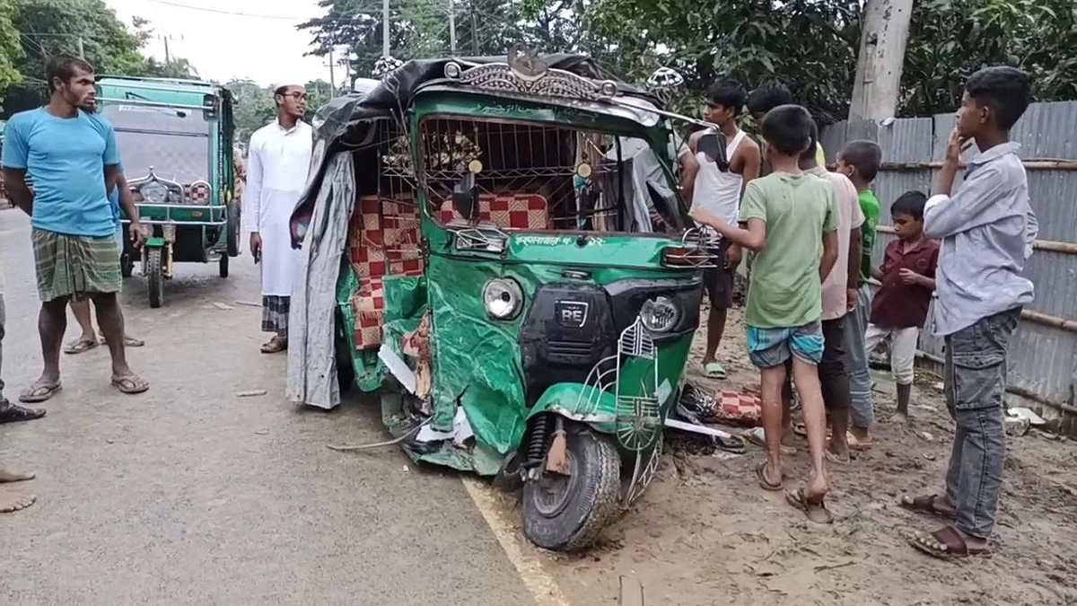 টেকনাফে বাস-অটোরিকশা সংঘর্ষে নিহত ১