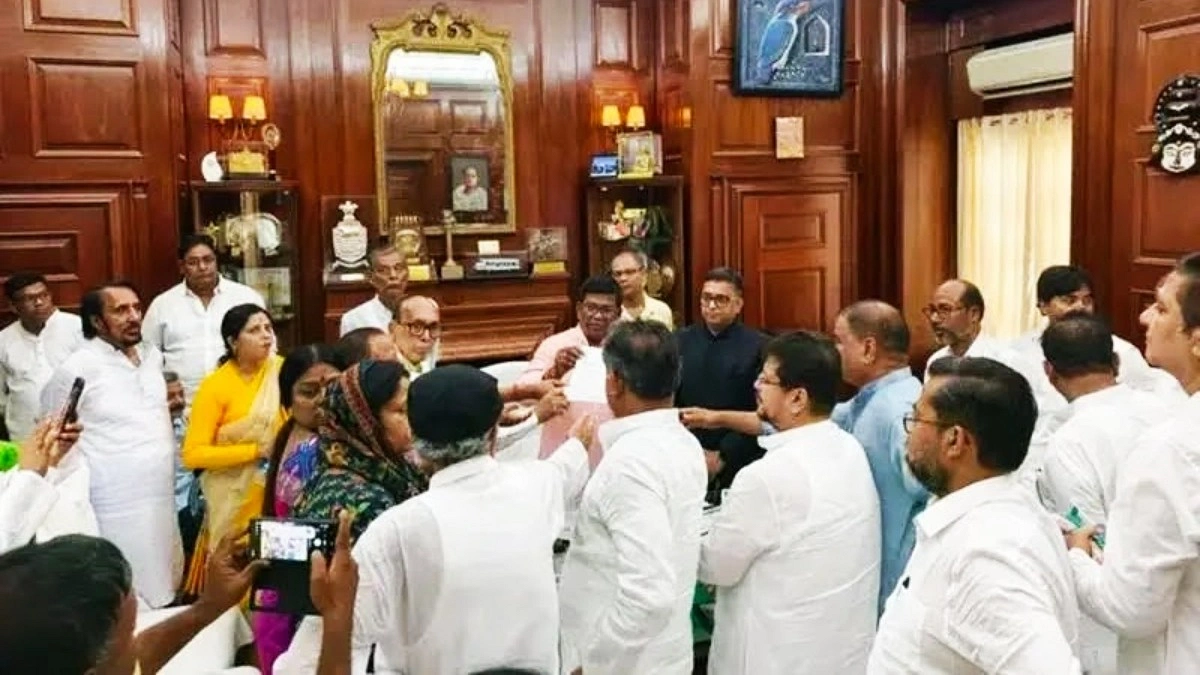 স্পিকারের দরজায় ৫৮ বিদ্রোহী বিধায়ক, ঋতব্রতকে বিরোধী দলনেতা করার দাবি