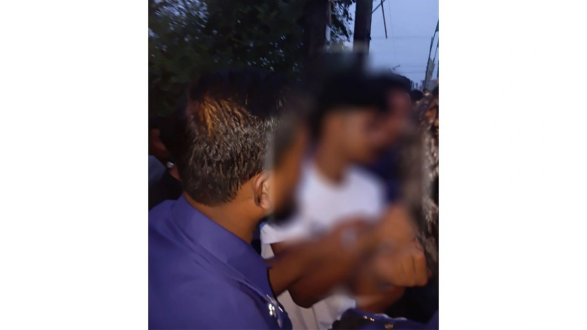 নোয়াখালীতে বিদেশি পিস্তল-গুলিসহ কিশোর আটক
