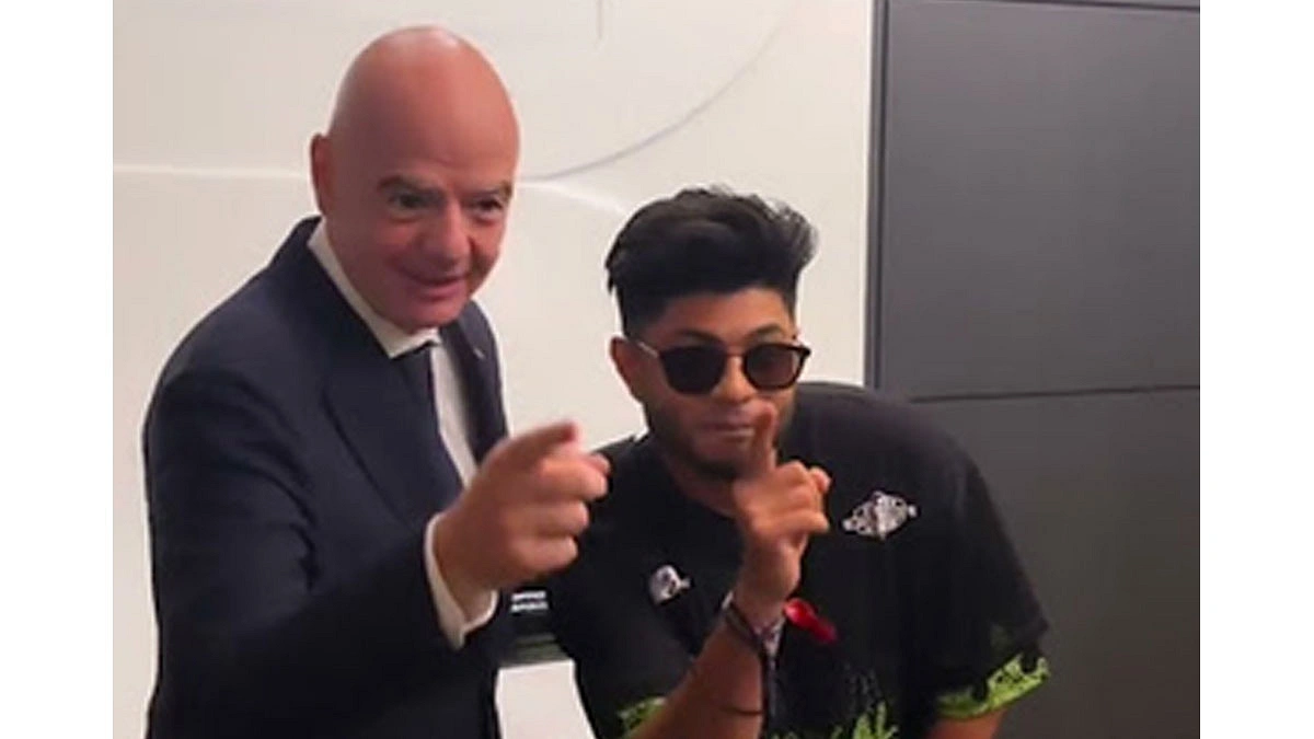 আমরা একসঙ্গে বাংলাদেশে যাব: সঞ্জয়কে ফিফা প্রেসিডেন্ট