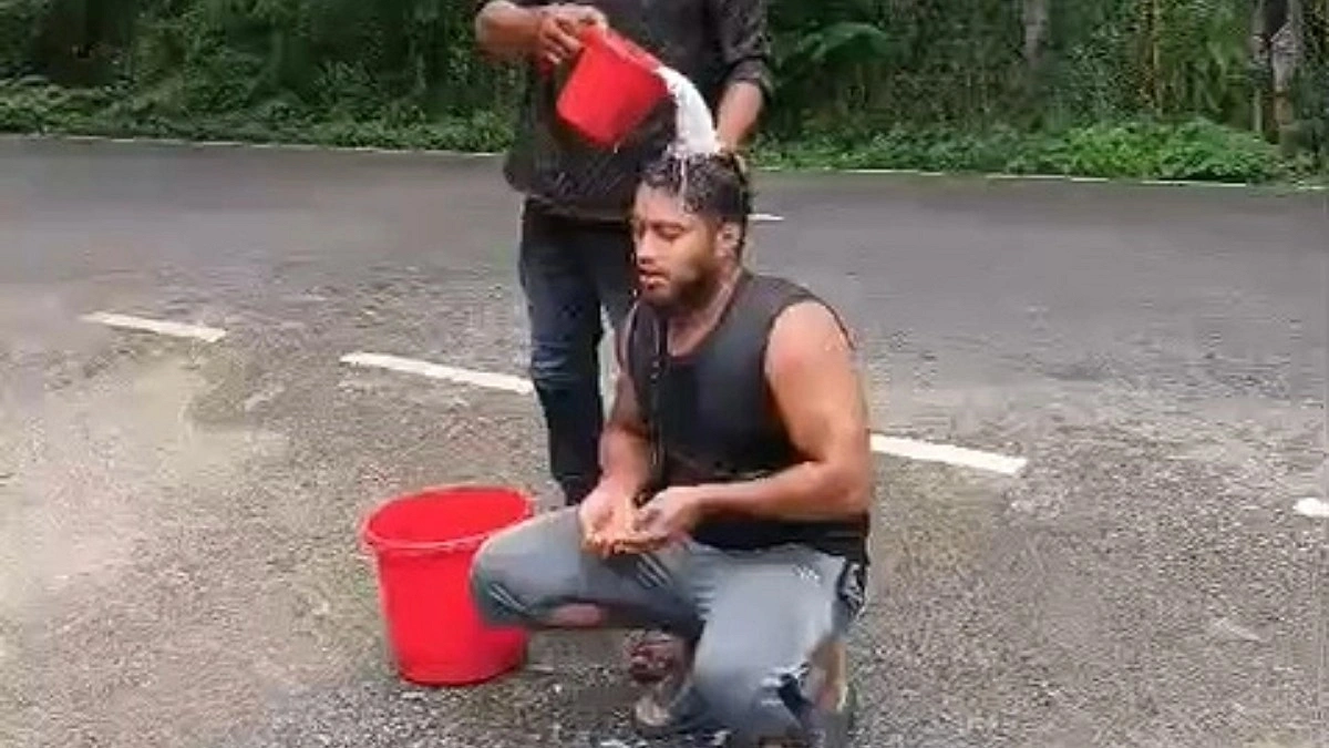 দুধ-পানি দিয়ে গোসল করে জামায়াত ছাড়লেন শেখ তারেক