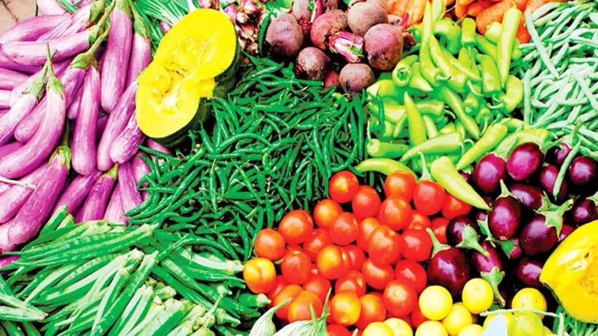 ৬০-৭০ টাকায় মিলছে ঢ্যাঁড়স, ৮০ করলা