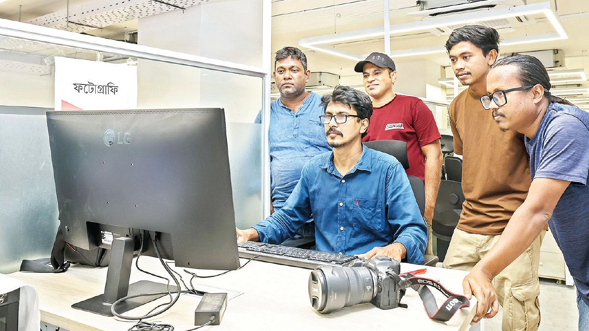 স্থিরচিত্রের ভাষায় আগামীর সময়