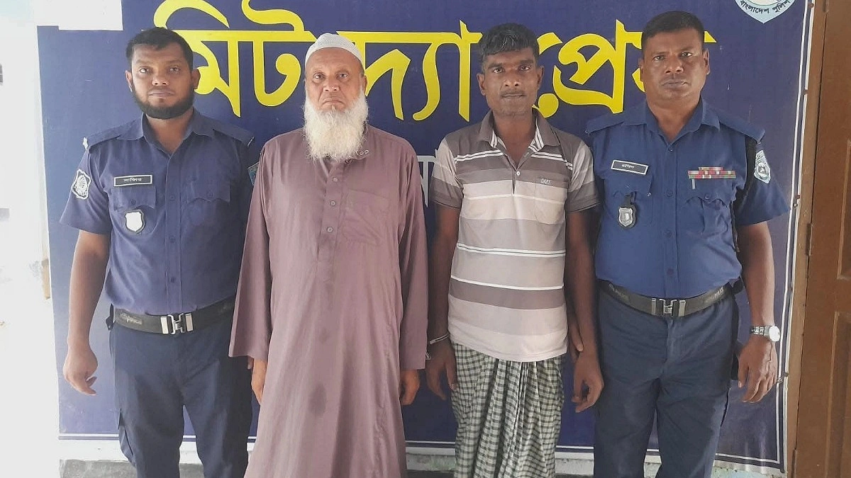 চাকরি দেওয়ার নামে অর্থ আত্মসাৎ, মাদরাসাসুপার গ্রেপ্তার
