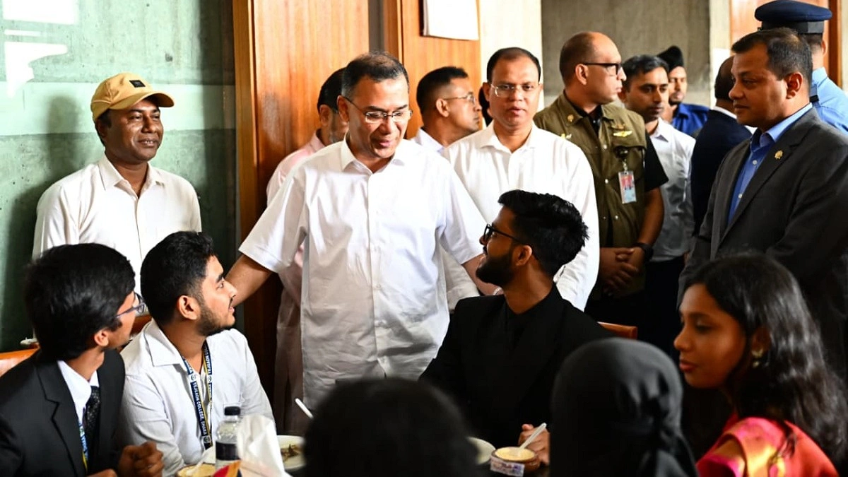 প্রধানমন্ত্রীর আয়োজনে মধ্যাহ্নভোজে অংশ নিলেন শিক্ষার্থীরা
