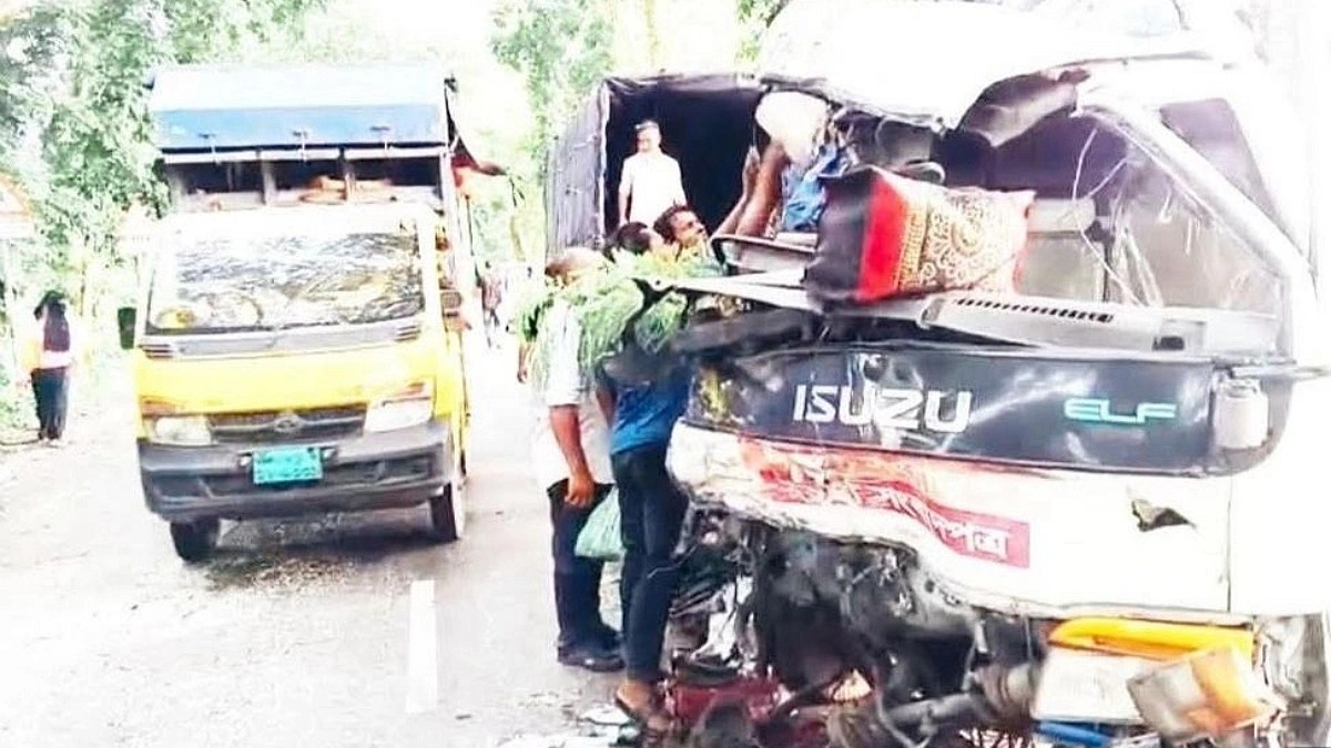 মাদারীপুরে ট্রাকের সঙ্গে পত্রিকাবাহী পিকআপের সংঘর্ষ, চালক নিহত