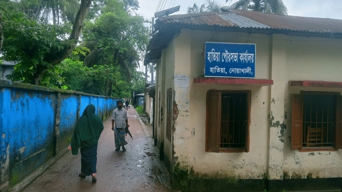 দুই সপ্তাহ পর নোয়াখালীর আট পৌরসভায় জন্ম-মৃত্যু নিবন্ধনসেবা চালু