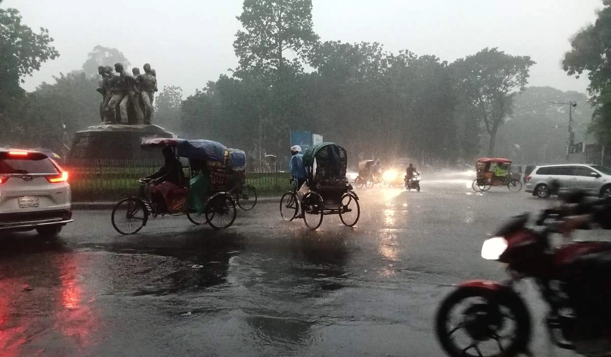 জলমগ্ন ঢাবির টিএসসি এলাকা