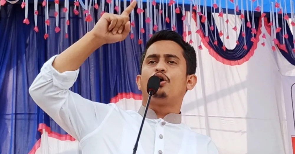 সমাবেশে বক্তব্য দিচ্ছেন সার্জিস। ছবি: সংগৃহীত