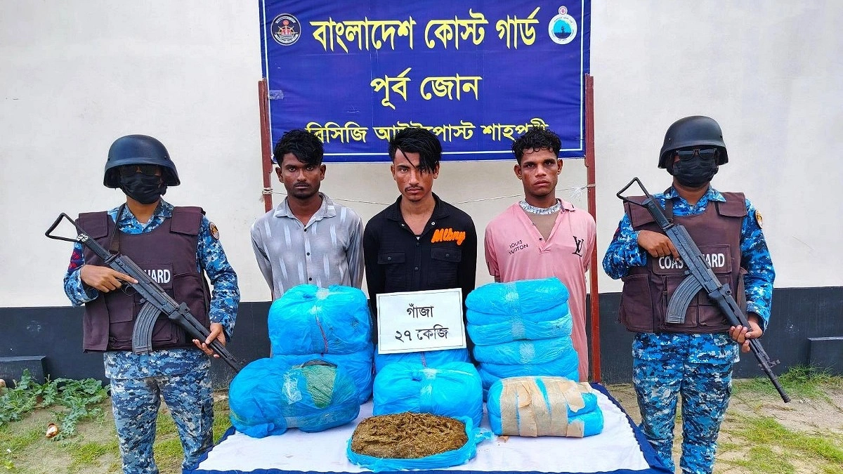সমুদ্রপথে অভিযান, গাঁজাসহ আটক ৩