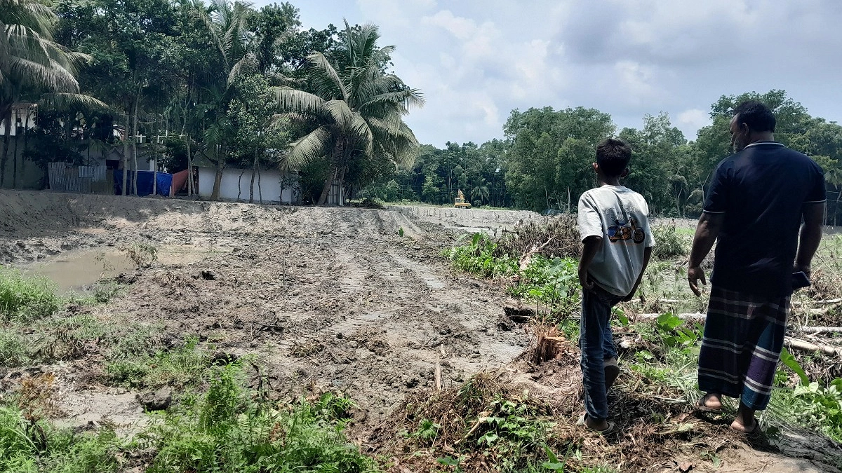 মৎস্য খামারের নামে জমি দখলের চেষ্টা প্রভাবশালীর